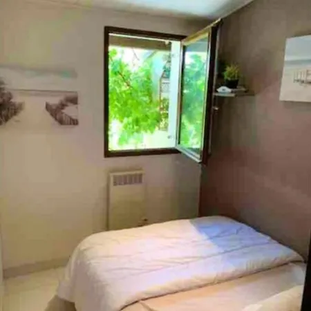 Дом отдыха Maison D'une Avec Piscine Partagee Et Jardin Clos A Агд